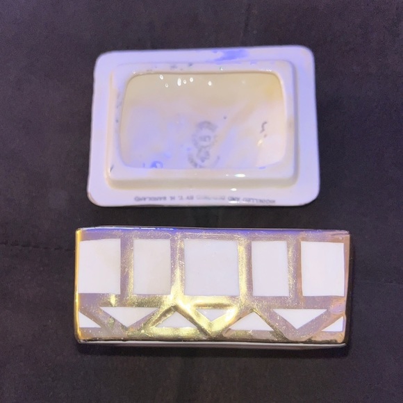 Mrs Gamp Sandland Porcelain Trinket Box - Picture 9 of 12